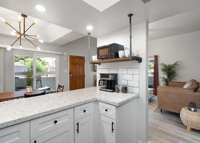 Apartment Boho And Cozy ~ Work From ~ Pool + Hot Tub 365! *